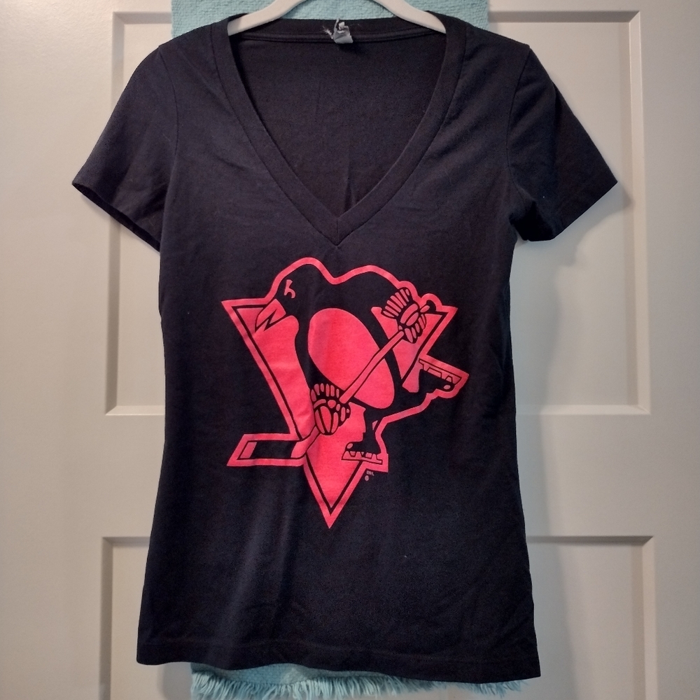 Pittsburgh Penguins woman's top